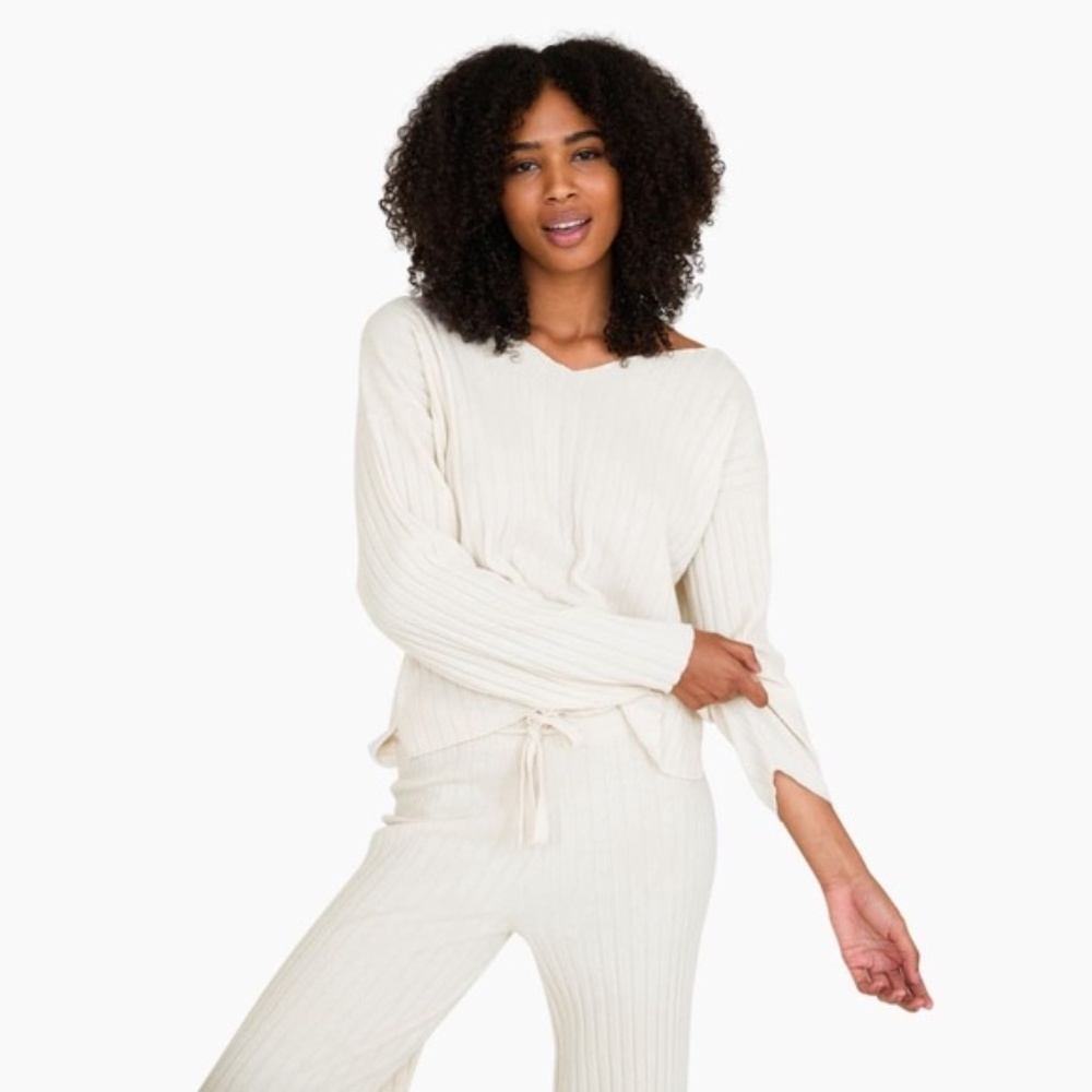 VITAMIN A | Ventana Recycled Cashmere Vee in Créme